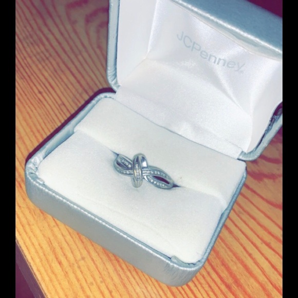 Promise Ring 👫💕 - Picture 2 of 3